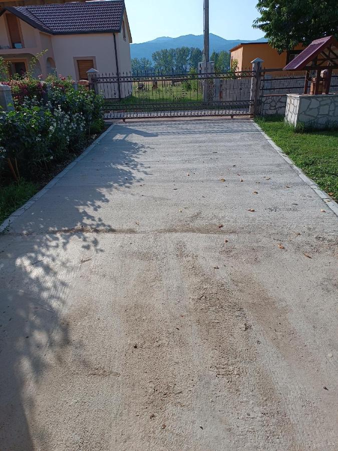 Calm Nest Apartment Nikšić Bagian luar foto