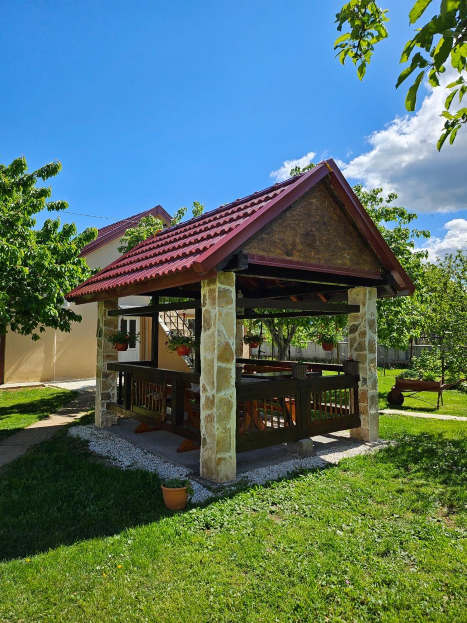 Calm Nest Apartment Nikšić Bagian luar foto