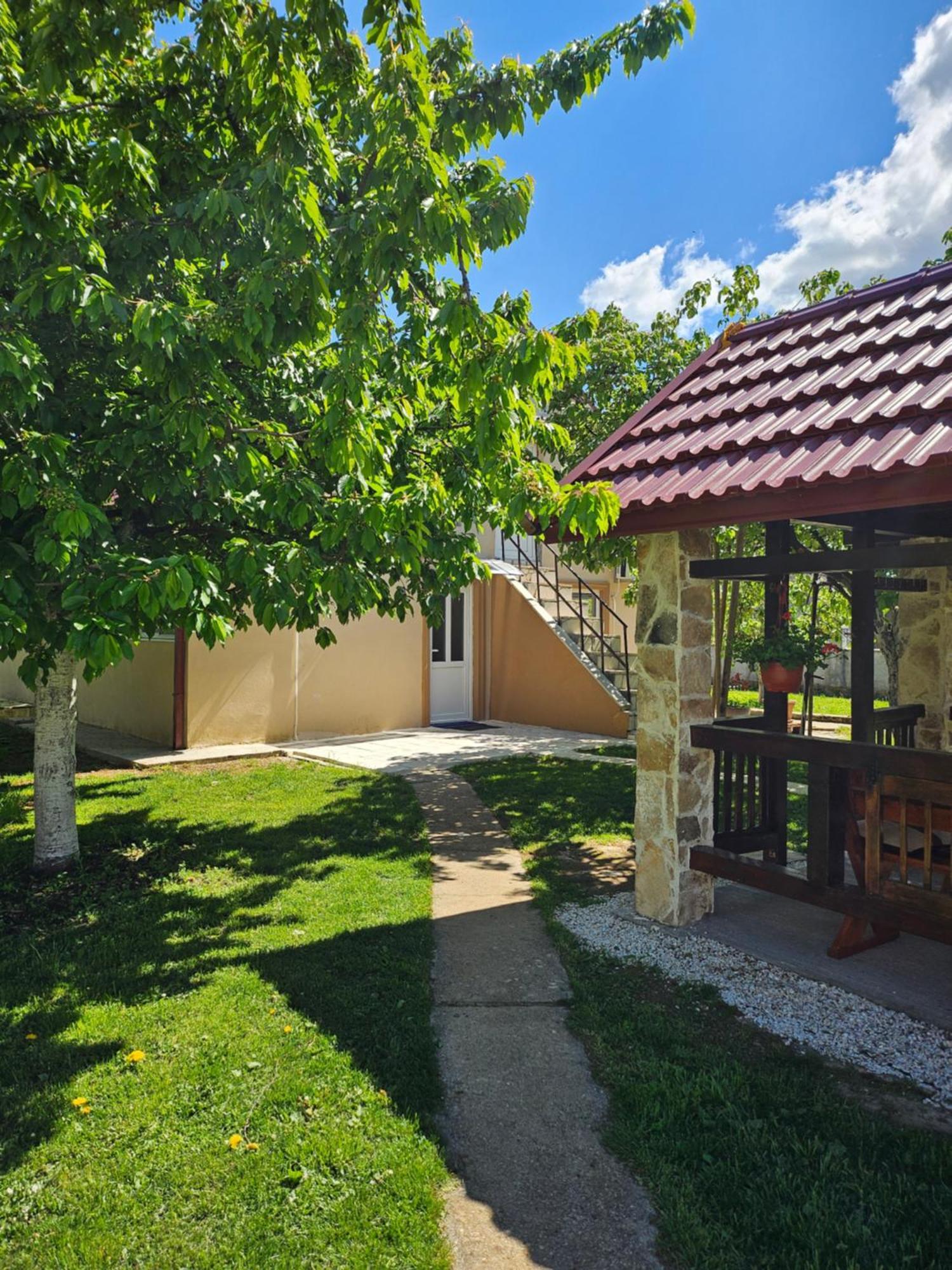 Calm Nest Apartment Nikšić Bagian luar foto
