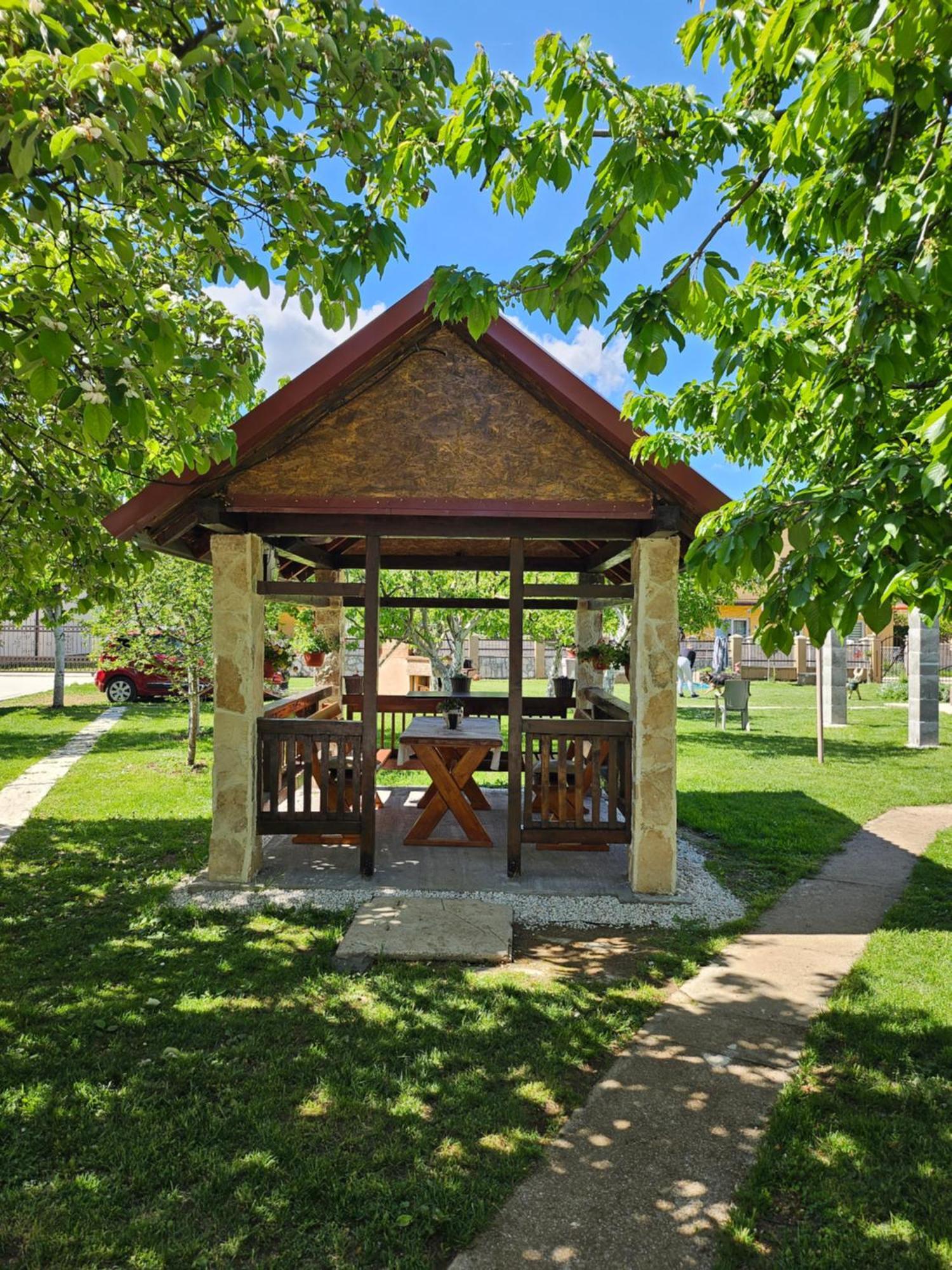 Calm Nest Apartment Nikšić Bagian luar foto